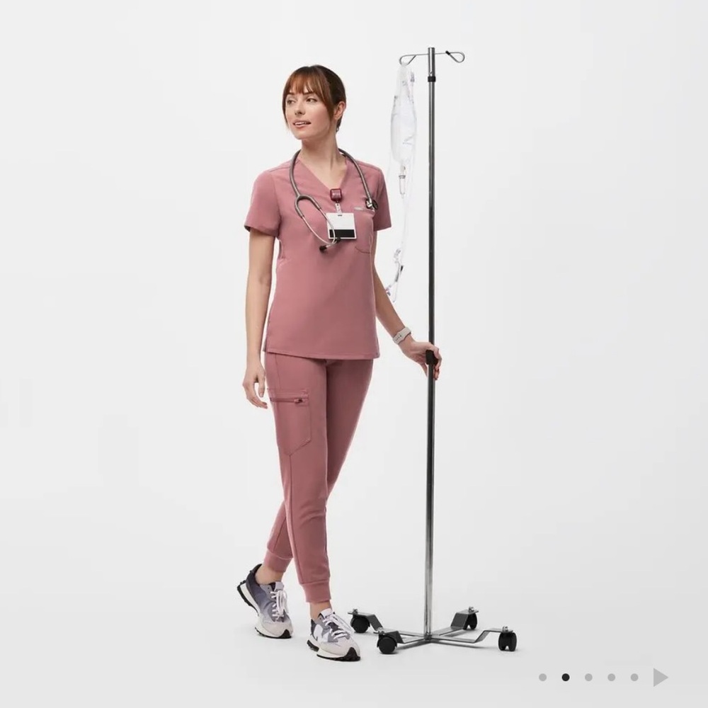 Figs Women's Pink Scrub Set